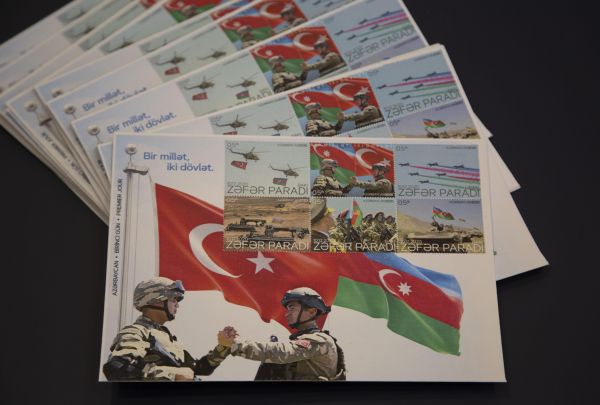 bir-millet-iki-dovlet-zefer-paradi-poct-markasi-dovriyyeye-buraxilib
